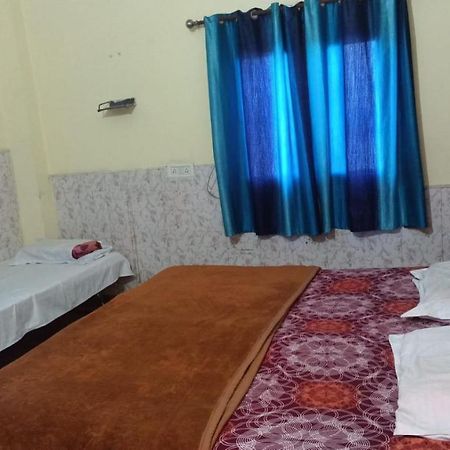 Anand Guest House Матхура Экстерьер фото